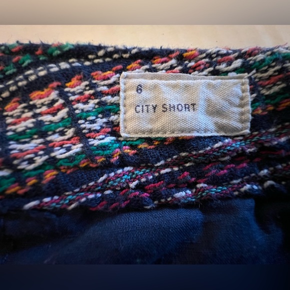 GAP CITY SHORT SIZE 6 SHORTS.   3” LOW RISE   12” LENGTH - Picture 6 of 7